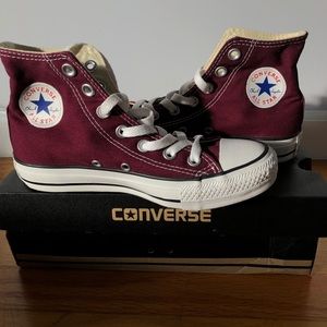 Converse Hi-Top Burgundy Sneaker